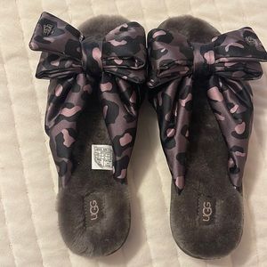 Never worn ugg slides